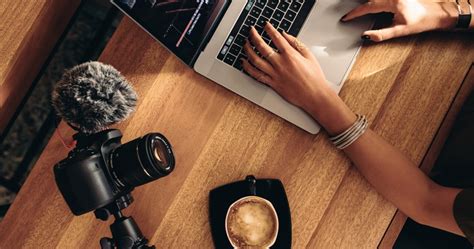 Maybe you would like to learn more about one of these? Ingin Jadi Vlogger? Ini 5 Aplikasi Video Editor Terbaik ...