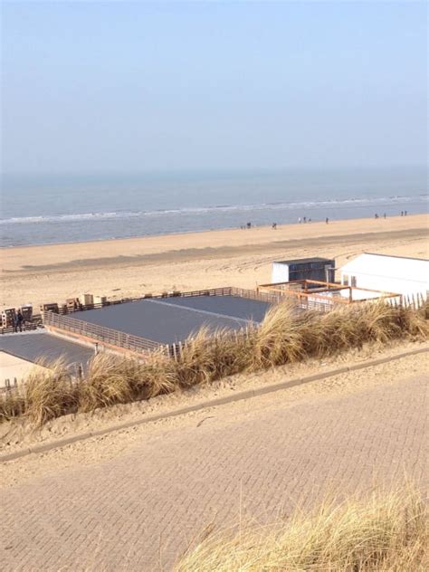 Es gibt keine richtige küche, jedoch einen kühlschrank, einen wasserkocher und auch eine mikrowelle. "Strand direkt vor dem Hotel" Amsterdam Beach Hotel ...