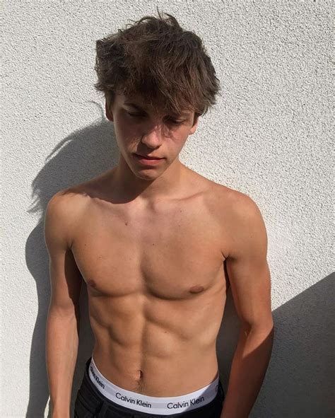 Wenn man mit den richtigen schlagworten sucht, findet man seiten mit anleitungen nach dem motto: Oscar Rosenstroem ℜ auf Instagram: „16+" | Cute boys, Cute ...