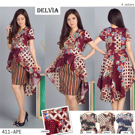 Dress asimetris yang terbuat dari bahan doby batik abstrak,bentuk dress seperti overal dengan kerutan di bagian depan dan ada. Dress Batik Depan Pendek Belakang Panjang - Gamis Brokat