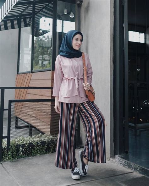 3253 barang ditemukan untuk celana ootd hijab. Tips OOTD Hijab untuk Konten Instagram, Dijamin Kece dan Dapat Banyak Like - USS Feed