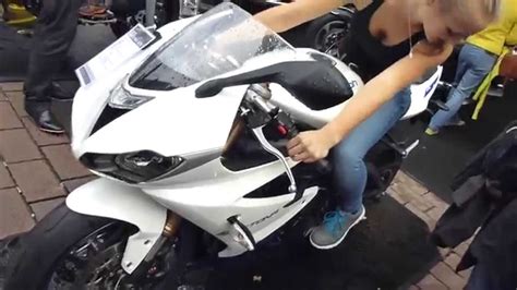 Triumph daytona 675 offers a decent mileage figure of about 20kmpl that varies a little up and down depending on the road and traffic conditions. 2014 Triumph Daytona 675 125 Hp 260 Km/h 161 mph at 2013 ...