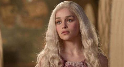 Get the latest news about our queen emilia clarke. Emilia Clarke fue manipulada para desnudarse en GoT | Cine ...