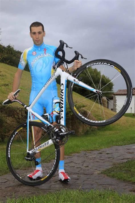 His best results are 2x gc giro d'italia, 1st place in gc tour de france and 2x il. Vincenzo Nibali of Astana with his Specialized