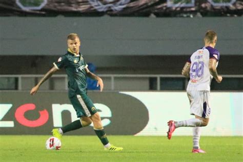 Dalam cuitan di instagram pribadinya, dr tirta mempertanyakan apa yang menjadi alasan pihak kepolisian tak meneribitkan izin untuk laga timnas u23 vs tira persikabo. Eks Timnas Finlandia Ungkap Kunci Kemenangan Tira Persikabo atas Persita