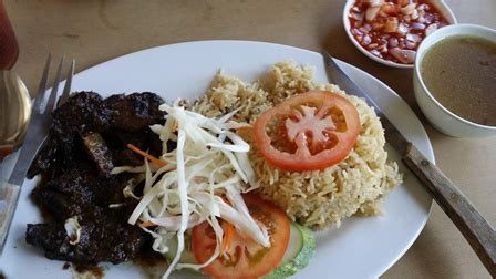 Nasi tim ayam, sajian bergizi dan lezat untuk berbagai suasana. Nasi Ayam Periuk Besar - menarikdi.com