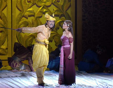 The sultan had heard of her beauty and wanted to marry her but she set seven impossible conditions for him. PUTERI GUNUNG LEDANG / TEATER | Kuala Lumpur 6/2/2009 ...