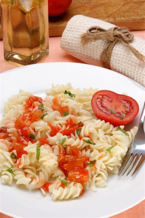 Remove the sauce from the heat and stir in the cream. Patas With Tomato Sause And Sour Cream : Pasta with Tomato ...