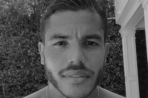 Jonathan dos santos ramírez is a mexican professional footballer who plays as a midfielder for major league soccer club la galaxy, whom he c. Jonathan Dos Santos sube foto sexual a Instagram y se hace ...