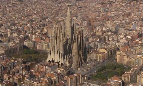 With the new year, activity has returned to the sagrada família in a big way. Así será la Sagrada Familia en 2026 - Libertad Digital