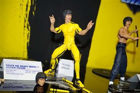 The yellow jumpsuit worn by martial arts film star bruce lee in his final film has sold for $100,000 (£61,000) at an auction in hong kong. Other Collectible Figurines Collectibles Bruce Lee Dformz ...
