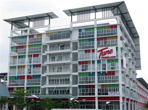 In kota damansara zijn veel hooggewaardeerde hotels. Malaysia Hotel News: Tune Hotel Opens in Kota Damansara ...