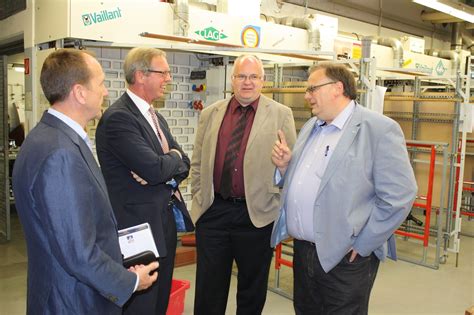 Zentrale koordination und ausführung sämtlicher bauhandwerklicher leistung. Mendener Bürgermeister zu Gast im „Haus des Handwerks ...