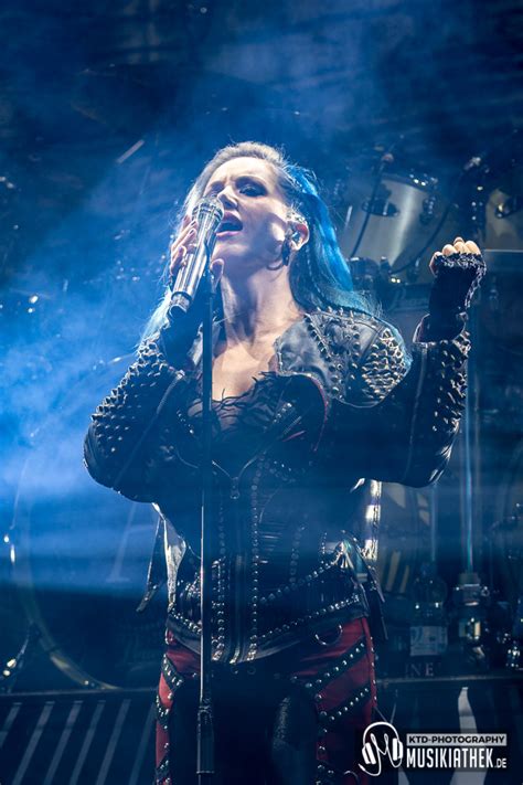 Clever child holding rubiks cube and doing quickly interesting puzzle game. Fotos: Arch Enemy - KöPi Arena Oberhausen - 14.12.2019