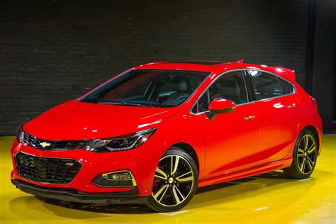 Learn more about the 2017 chevrolet cruze. Chevrolet Cruze Hatchback: A 2017 Standout - Bonus Wheels ...