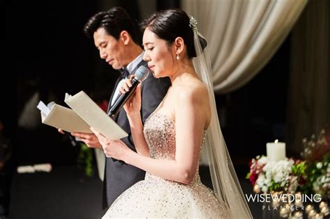 trending according to korean media, actor #yuxiaoguang and #chujahyeon tied the knot at a private wedding ceremony in seoul today! 秋瓷炫于晓光更多婚礼现场照曝光 儿子大海推小车蹒跚亮相【组图】--韩国频道--人民网