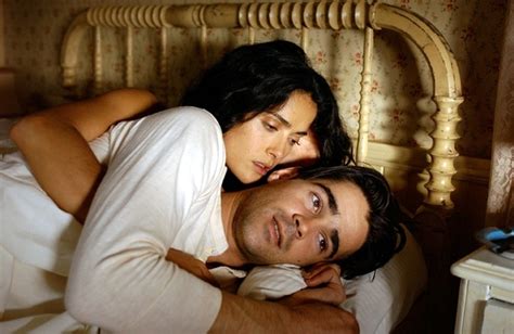 Mexican beauty camilla hopes to rise above her station by marrying a wealthy american. Colin Farrell e Salma Hayek in una sequenza di Chiedi alla ...