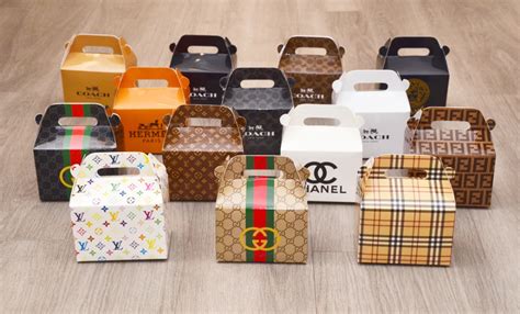 Gucci gift box and bag. Gucci / Louis Vuitton / Burberry / Fendi / Chanel / Hermes ...