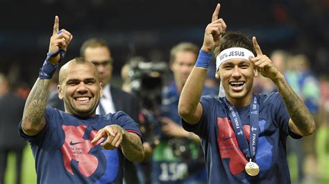 Neymar scored the opening goal in the victory over their domestic rivals to help move the parc des princes giants remain a point behind leaders lille at the top of the ligue 1 table. Quantos gols Neymar marcou na carreira? | Goal.com