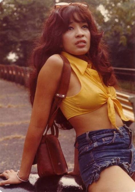 Veronica ronnie bennett was born on august 10 1943 in spanish harlem, new york city. I Heart Ronnie Spector | Georgina Graham