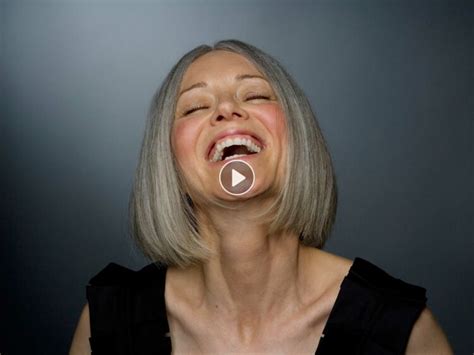 À partir de 60 ans, c'est le carré court qui est à privilégier afin de dégager la nuque, les joues et la mâchoire. Modele coiffure courte femme 65 ans - Coupes de cheveux et ...