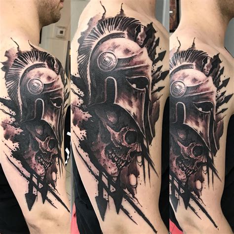 Hopefully, you figured out our little reference there. Spartaner Helm Tattoo Bedeutung - Spartan helmet | Tattoos ...