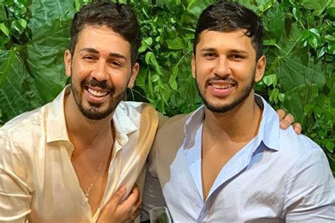 Sensação na internet, carlinhos maia hoje é considerado o rei do instagram com mais de um bilhão impressões, de visualizações e curtidas em uma única postagem. Carlinhos Maia e o noivo Lucas é o primeiro casal gay a ...