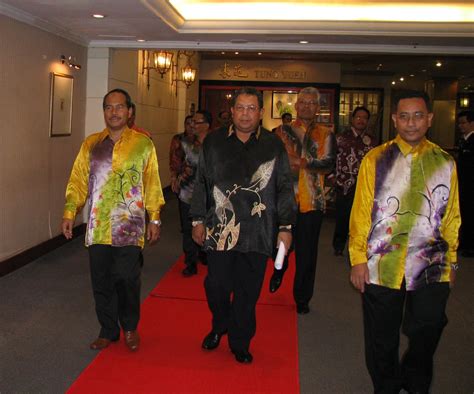 Check 'perasmian' translations into english. Majlis Perasmian Persidangan Perkasa 2010-2012 dan Majlis ...
