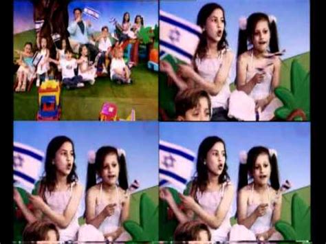 בוגרת בית הספר התיכון הדתי צייטלין ולימודי ספרות ופילוסופיה כללית באוניברסיטת תל אביב. ‫סמדר שיר ומשה דץ - כחול ולבן‬‎ - YouTube