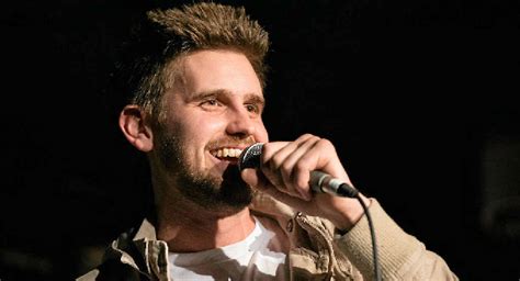 Comedian alex williamson glassed after trying to kick heckler in the face during failed show. Internet comedian on stage as loose Aussie bloke | Daily ...