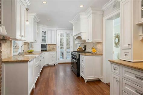 Kontaktieren sie uns für weitere informationen! Gorgeous kitchen with Madura Gold granite and creamy back ...