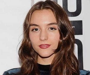 42 celebrities who don't use their real names. Celebrities Whose Name Starts With Q