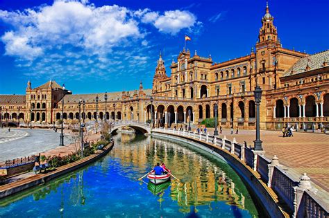 seˈβiʎa ˈfuðβol ˈkluβ), is a spanish professional football club based in seville, the capital and largest city of the autonomous community of andalusia, spain. Escapada a Sevilla ¡2 noches, vuelos y hotel 4* incl.!