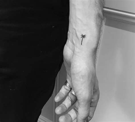 Vous avez envie d'un premier, deuxième ou troisième. 1001 + idées | Tatouage homme discret - tattoo heureux ...