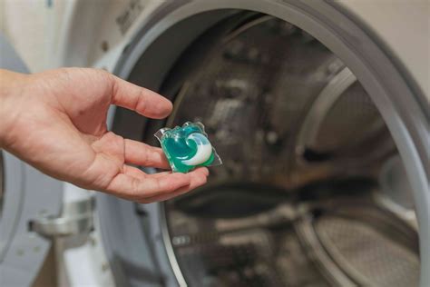 Demonstrating how to use tide pods with a front loader washing machines. How to Use Laundry Detergent Pods Correctly