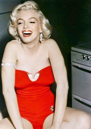 Norma jeane mortenson), в крещении но́рма джин бе́йкер. Pin by Lisa McDonald on DIVAS | Young marilyn monroe ...