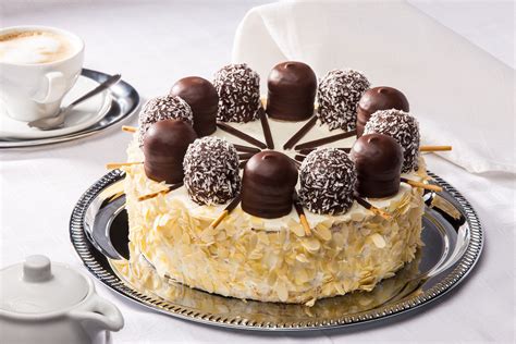 Ist er der goat (greatest of all time) oder nicht? Das „geilste" Rezept des Sommers: Die Schwedenbomben-Torte ...