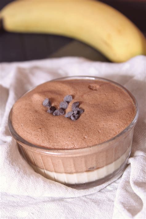 Chocolate topping chocolate pots chocolate desserts chocolate cream chocolate cupcakes chocolate chocolate köstliche desserts dessert recipes filipino desserts. Petits pots de crème banane cacahuète et mousse au ...