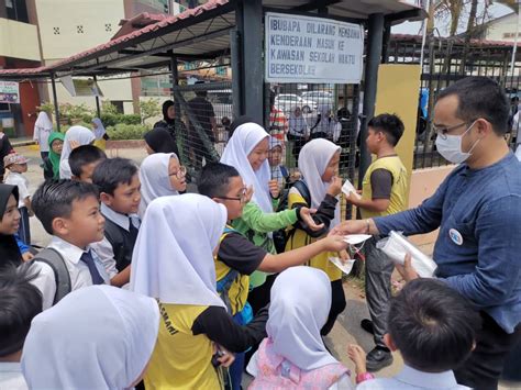 Check spelling or type a new query. Sarawak PKR Youth hands out face mask to pupils as haze ...