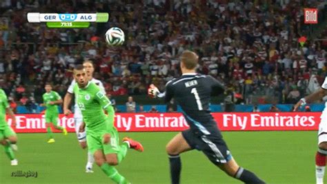 Hier finden sie kostenlose animierte fußball gifs. GER-ALG: Manuel Neuer erobert das Internet im Sturm ...