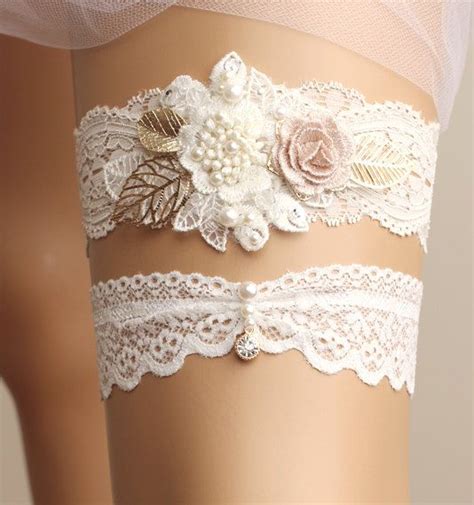 Velg blant mange lignende scener. Wedding Garter Set, Bridal Garter Set, Lace Garter Set ...