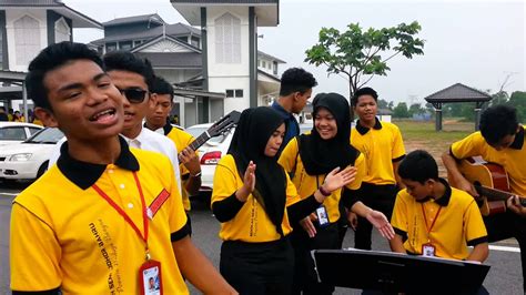 Sekolah seni malaysia johor pemenang gold award interfolk 2014 di st petersburg. Gadis Jolobu (Sekolah Seni Malaysia Johor Bahru) - YouTube