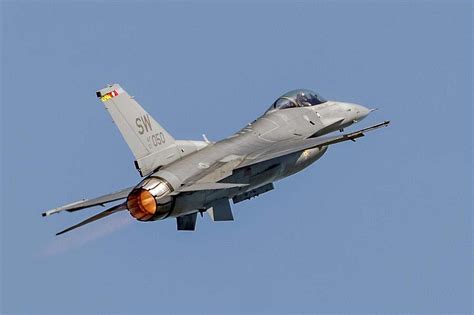 Demo pilot major garrett toro schmitz and crew chief staff sergeant austin dixon explain what the team is, what they do, how they differ from the thunderbirds, and more. f-16-usaf-viper-demo-team-mark-streit - Aviation Central