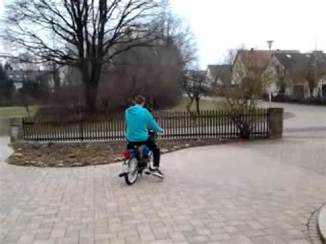 Also ab 15 jahren darfst du eine mofa prüfbescheinigung machen. Gaylord kann nicht Mofa fahren - YouTube