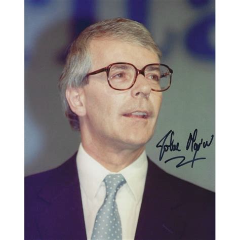 When asked in a february poll, what should the. Autographe Edith CRESSON (Photo dédicacée)