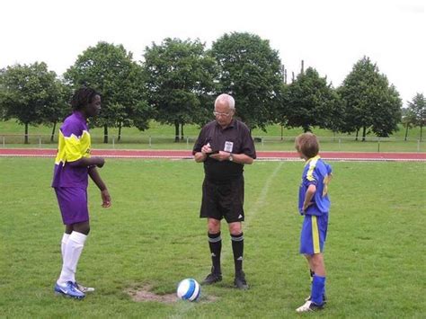 Derrière son physique de gladiateur (1m92) et sa date de naissance ahurissante (mai 1993), romelu lukaku est au centre des espoirs belges. Nachwuchsabteilung des FCB - FC Bayern München - Forum ...