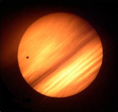 Kedua, pengelompokan berdasarkan material penyusunnya yang dapat dibagi menjadi 2, yaitu planet terrestial dan planet jovian. Photos - Venus"There's no place like home." ... Think Again!