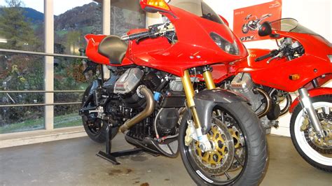 Moto guzzi is an italian motorcycle manufacturer and the oldest european manufacturer in continuous motorcycle production.established in 1921 in mandello del lario, italy, the company is noted for its historic role in italy's motorcycling manufacture, its prominence worldwide in motorcycle racing, and. Gebrauchte Moto Guzzi MGS-01 , Erstzulassung: 1998, 15000 ...