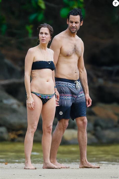 Meet kristen wiig's fiancé avi rothman — all the deets on their engagement and her bling. Kristen Wiig en bikini : Câlins complices à Hawaï avec son ...