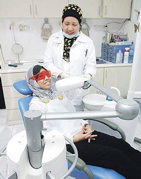 Saat gigi pasien sedang sakit biasanyan baik dokter. LAMAN-SERi : MeNCaRi KeReDHaaN-MU: Sakit gigi ketika hamil